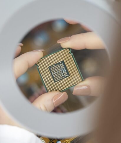 close-up-hands-having-chip